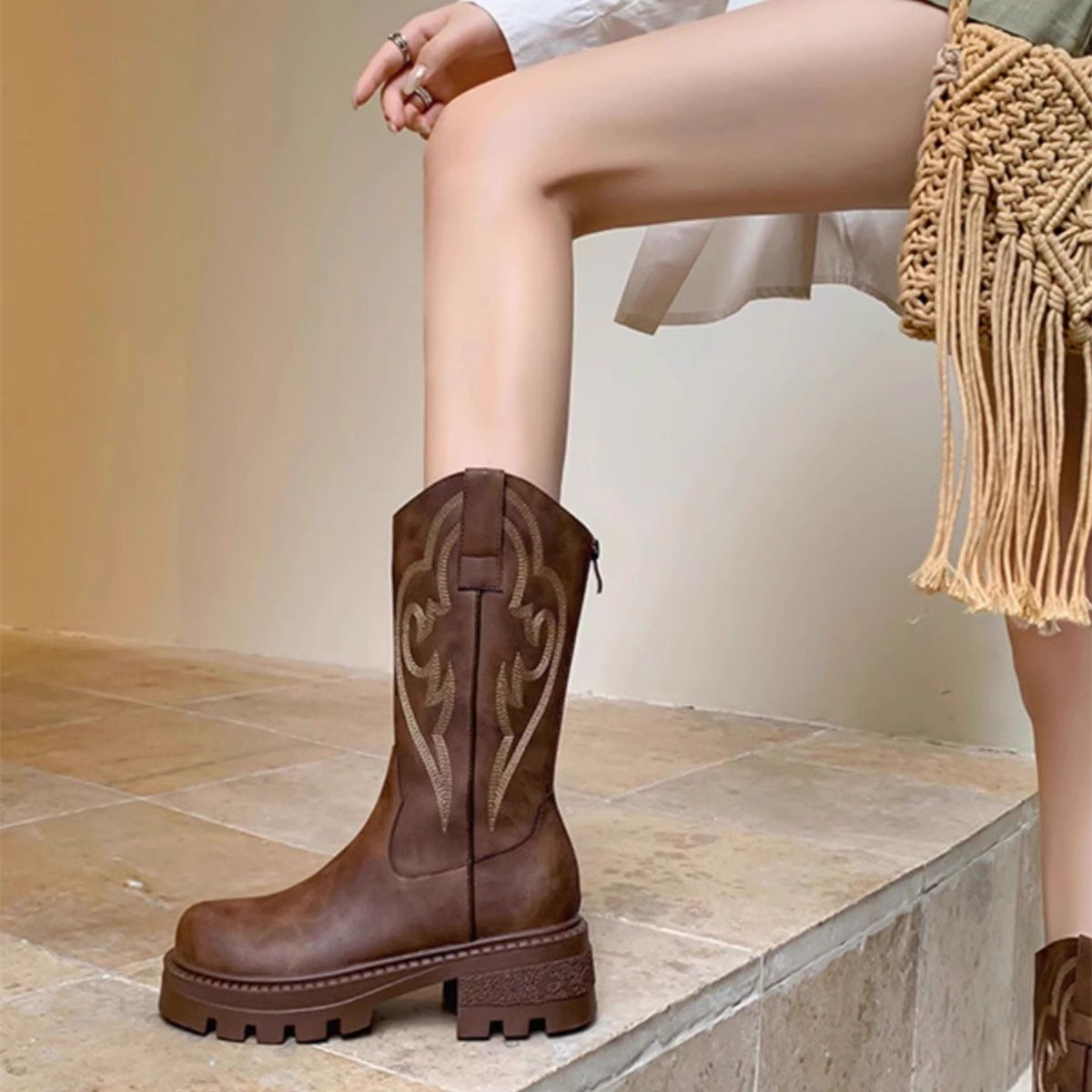 รองเท้าบูทหนังสไตล์เรโทรแบบซิป - Embroidery On Leather บทวิจารณ์และราคา