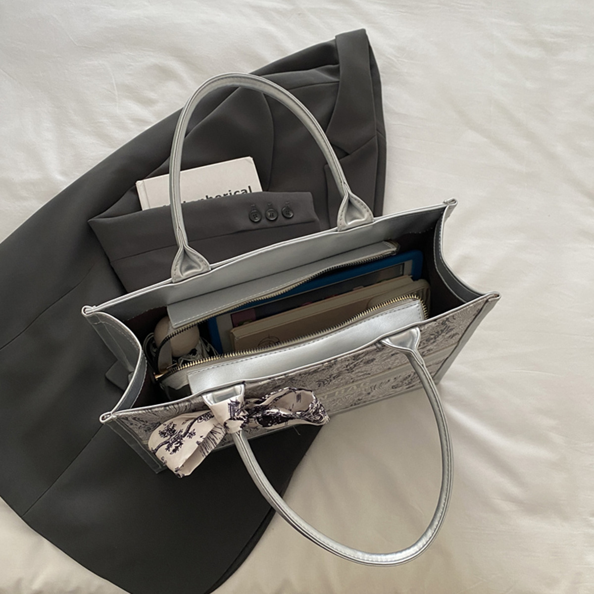 กระเป๋าโท้ทผู้หญิงสุดหรู ดีไซน - Embroidery On Leather บทวิจารณ์และราคา