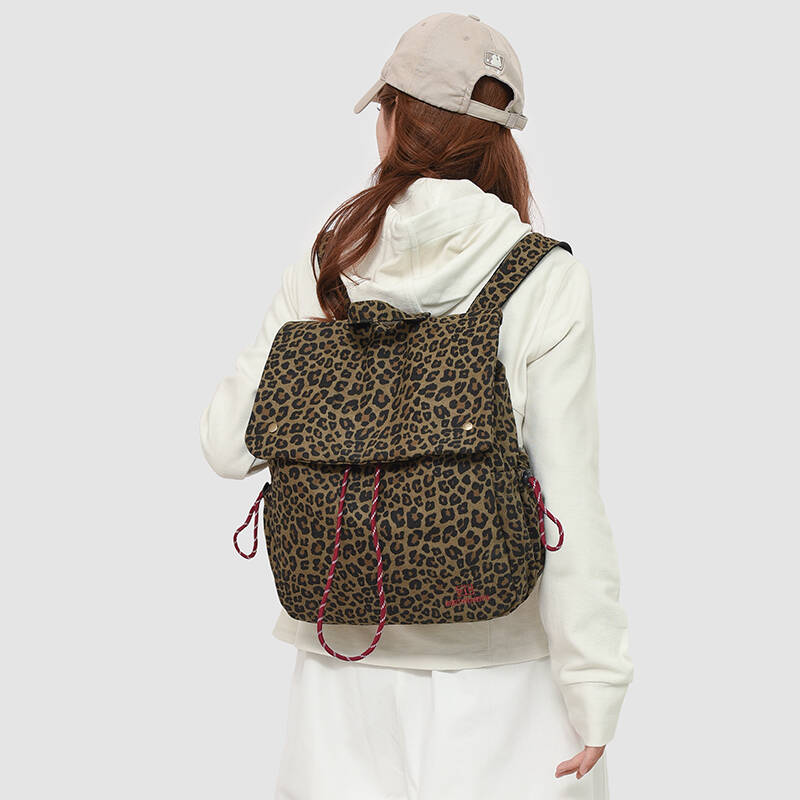 กระเป๋าเป้สะพายหลังลายเสือดาว  - Embroidery Print บทวิจารณ์และราคา
