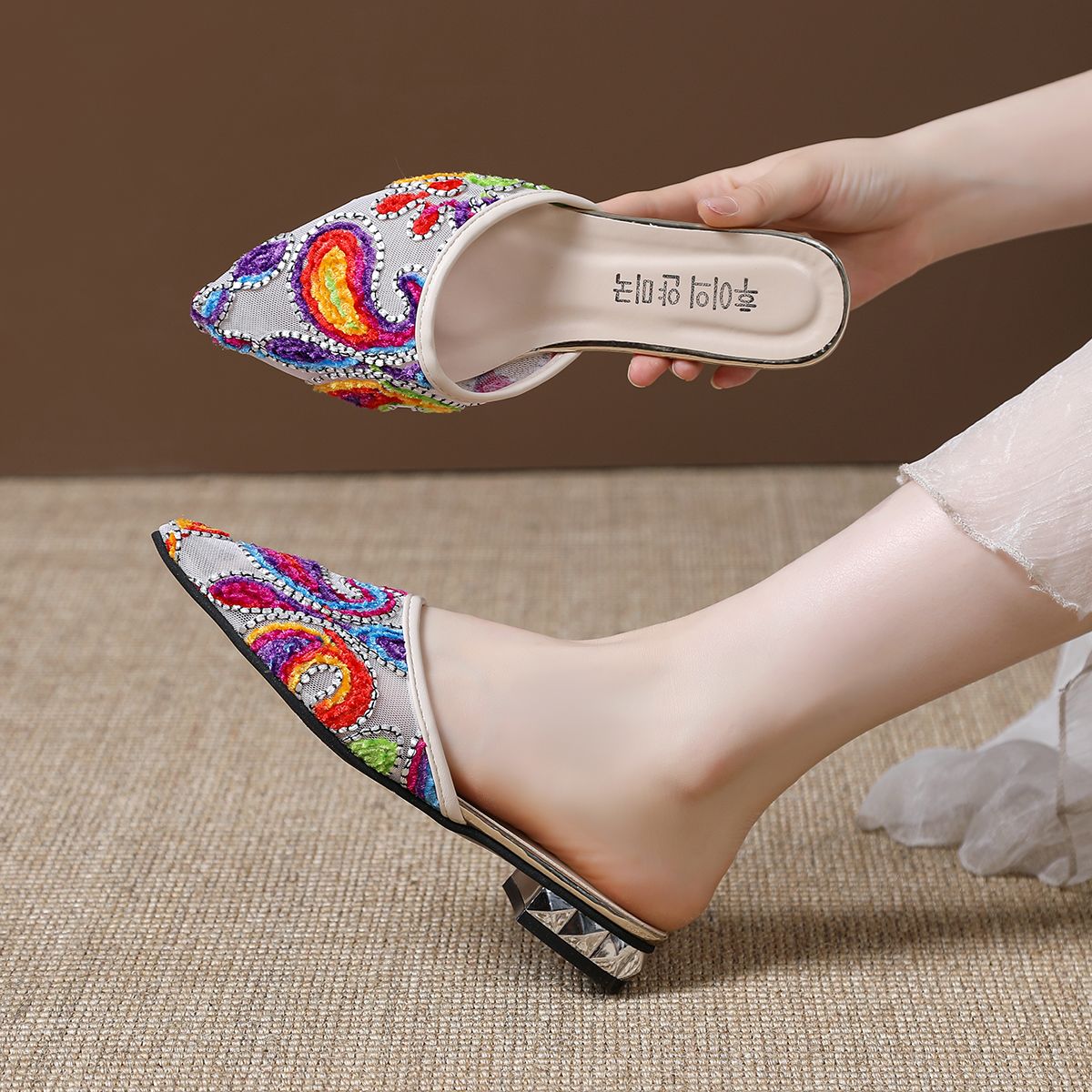 รองเท้าส้นเตี้ยแบบสวมปิดหัว ปั - Embroidery Print บทวิจารณ์และราคา